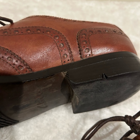 Clark’s Wingtip Leather Oxfords - Picture 9 of 11